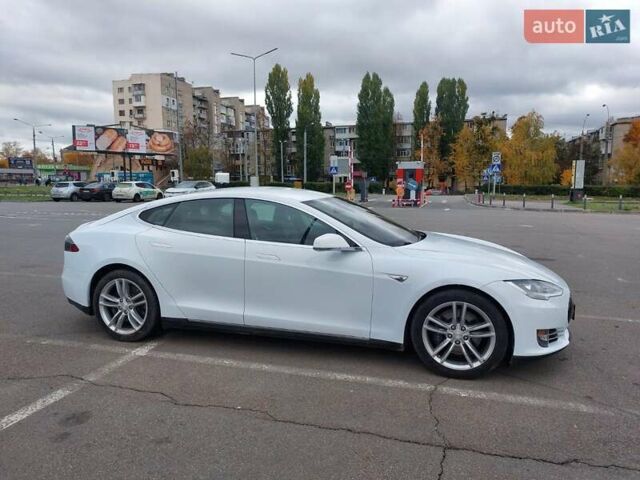 Белый Тесла Модель С, объемом двигателя 0 л и пробегом 120 тыс. км за 16100 $, фото 44 на Automoto.ua