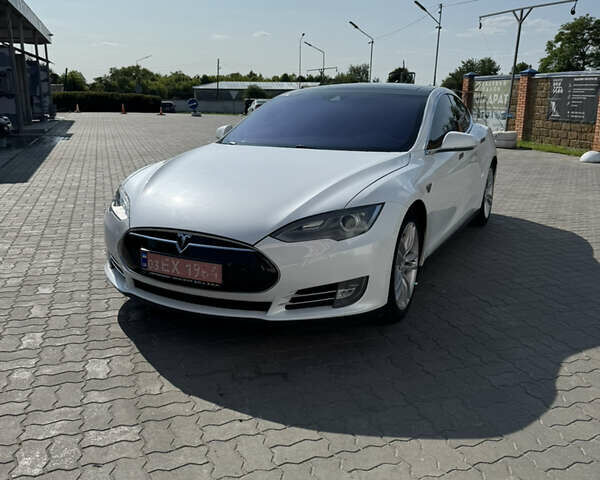 Белый Тесла Модель С, объемом двигателя 0 л и пробегом 205 тыс. км за 14200 $, фото 1 на Automoto.ua