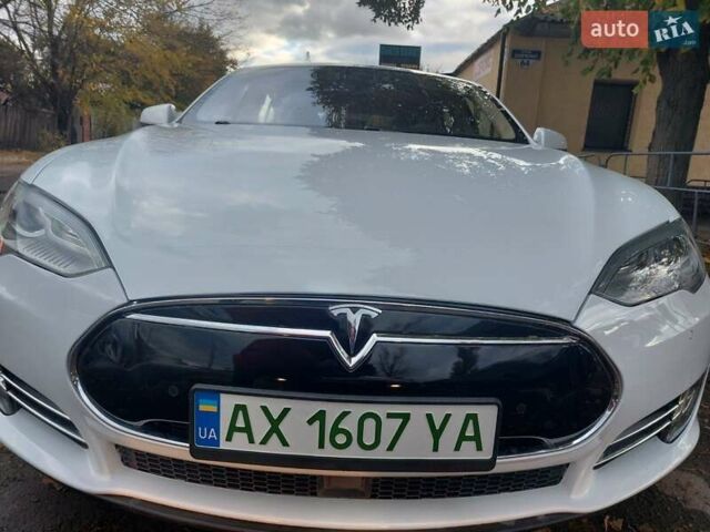 Белый Тесла Модель С, объемом двигателя 0 л и пробегом 120 тыс. км за 16100 $, фото 1 на Automoto.ua