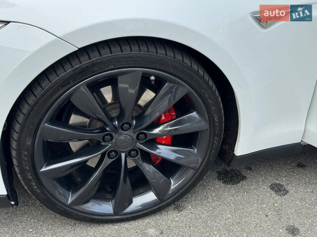 Білий Тесла Модель С, об'ємом двигуна 0 л та пробігом 111 тис. км за 16000 $, фото 8 на Automoto.ua