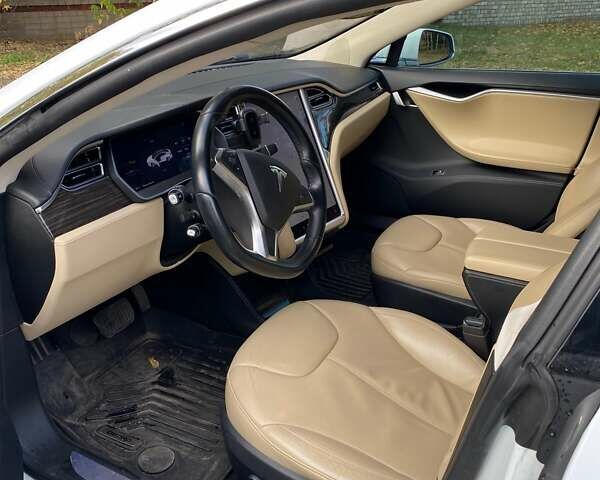 Білий Тесла Модель С, об'ємом двигуна 0 л та пробігом 179 тис. км за 12650 $, фото 4 на Automoto.ua