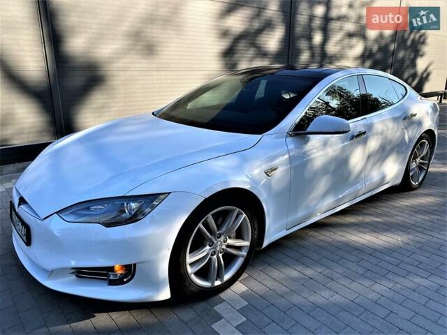 Белый Тесла Модель С, объемом двигателя 0 л и пробегом 126 тыс. км за 19700 $, фото 2 на Automoto.ua