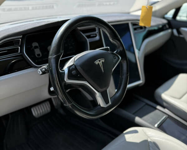 Белый Тесла Модель С, объемом двигателя 0 л и пробегом 156 тыс. км за 20000 $, фото 22 на Automoto.ua