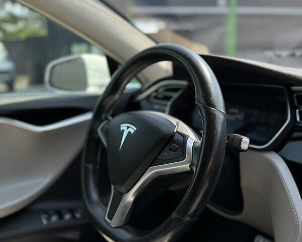 Белый Тесла Модель С, объемом двигателя 0 л и пробегом 156 тыс. км за 20000 $, фото 25 на Automoto.ua