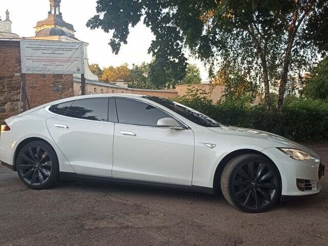 Білий Тесла Модель С, об'ємом двигуна 0 л та пробігом 170 тис. км за 16950 $, фото 2 на Automoto.ua