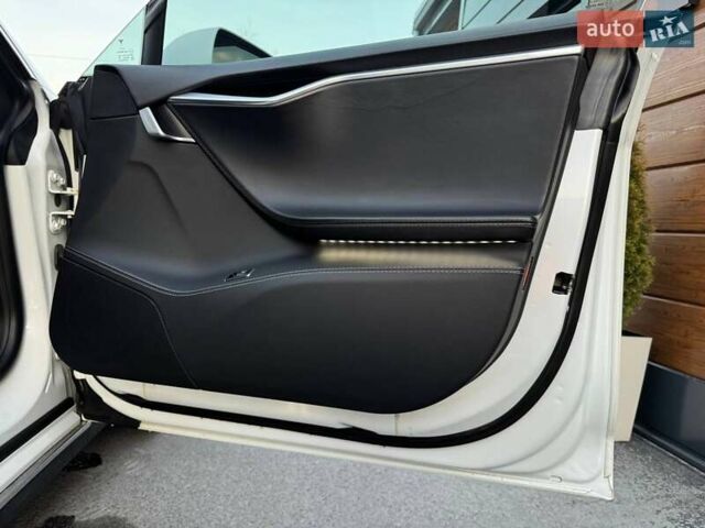 Білий Тесла Модель С, об'ємом двигуна 0 л та пробігом 470 тис. км за 13700 $, фото 57 на Automoto.ua