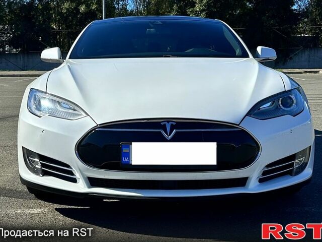 Белый Тесла Модель С, объемом двигателя 0.32 л и пробегом 132 тыс. км за 13500 $, фото 1 на Automoto.ua