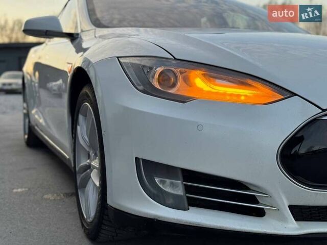 Білий Тесла Модель С, об'ємом двигуна 0 л та пробігом 470 тис. км за 13700 $, фото 14 на Automoto.ua