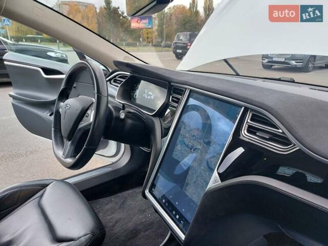 Белый Тесла Модель С, объемом двигателя 0 л и пробегом 120 тыс. км за 16100 $, фото 9 на Automoto.ua