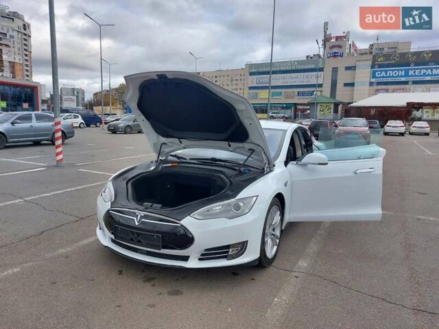 Белый Тесла Модель С, объемом двигателя 0 л и пробегом 120 тыс. км за 16100 $, фото 24 на Automoto.ua
