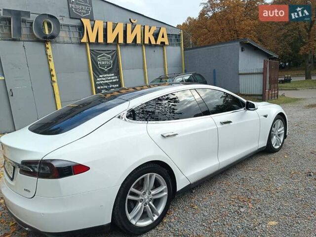 Білий Тесла Модель С, об'ємом двигуна 0 л та пробігом 118 тис. км за 15000 $, фото 11 на Automoto.ua