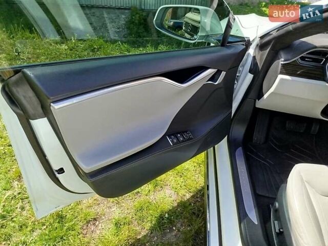 Білий Тесла Модель С, об'ємом двигуна 0 л та пробігом 253 тис. км за 15000 $, фото 16 на Automoto.ua