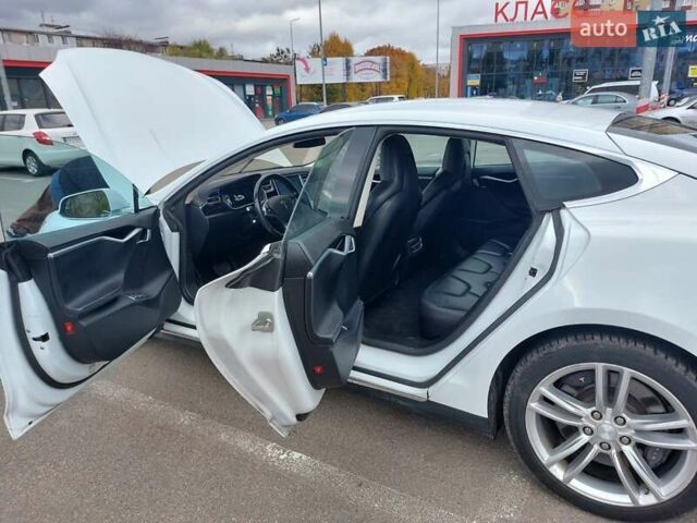 Белый Тесла Модель С, объемом двигателя 0 л и пробегом 120 тыс. км за 16100 $, фото 13 на Automoto.ua