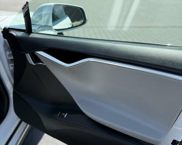 Белый Тесла Модель С, объемом двигателя 0 л и пробегом 156 тыс. км за 20000 $, фото 16 на Automoto.ua