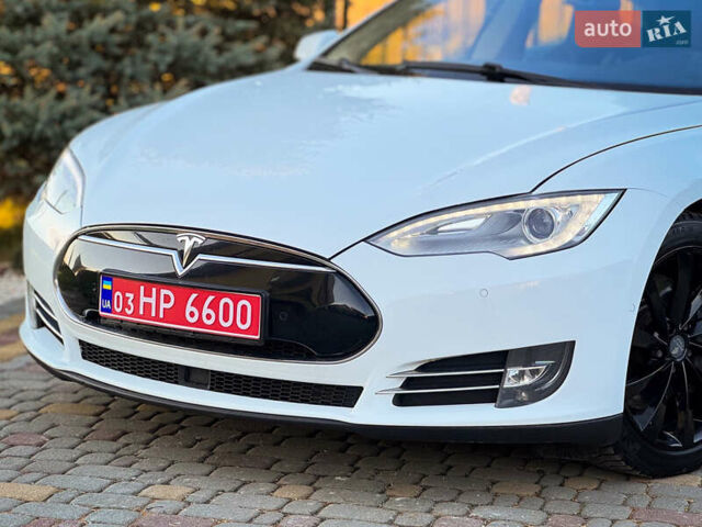 Білий Тесла Модель С, об'ємом двигуна 0 л та пробігом 189 тис. км за 12900 $, фото 5 на Automoto.ua