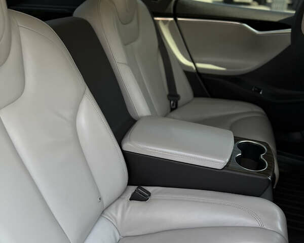 Белый Тесла Модель С, объемом двигателя 0 л и пробегом 156 тыс. км за 20000 $, фото 23 на Automoto.ua