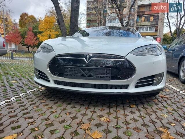 Белый Тесла Модель С, объемом двигателя 0 л и пробегом 120 тыс. км за 16100 $, фото 27 на Automoto.ua