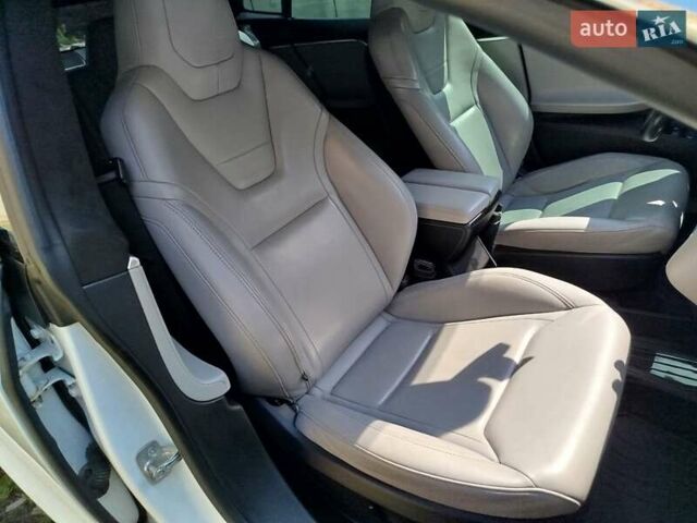 Білий Тесла Модель С, об'ємом двигуна 0 л та пробігом 253 тис. км за 15000 $, фото 12 на Automoto.ua