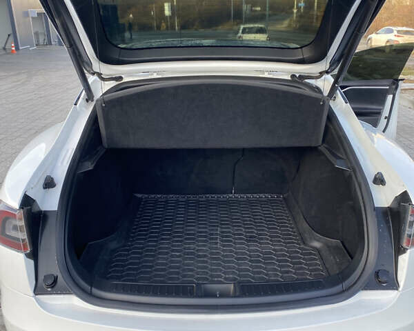 Белый Тесла Модель С, объемом двигателя 0 л и пробегом 225 тыс. км за 15500 $, фото 19 на Automoto.ua