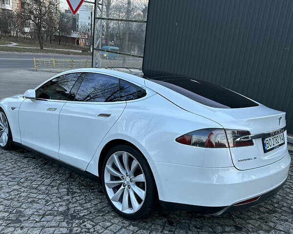 Білий Тесла Модель С, об'ємом двигуна 0 л та пробігом 174 тис. км за 24900 $, фото 2 на Automoto.ua