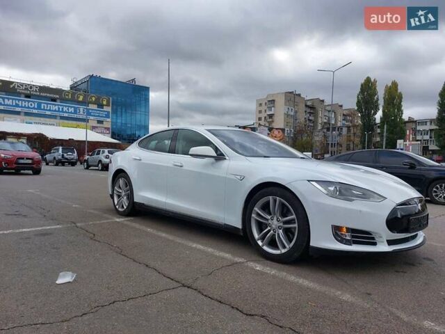 Белый Тесла Модель С, объемом двигателя 0 л и пробегом 120 тыс. км за 16100 $, фото 28 на Automoto.ua