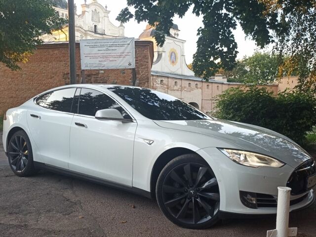Білий Тесла Модель С, об'ємом двигуна 0 л та пробігом 170 тис. км за 16950 $, фото 1 на Automoto.ua