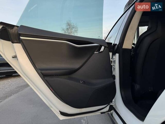 Білий Тесла Модель С, об'ємом двигуна 0 л та пробігом 470 тис. км за 13700 $, фото 41 на Automoto.ua