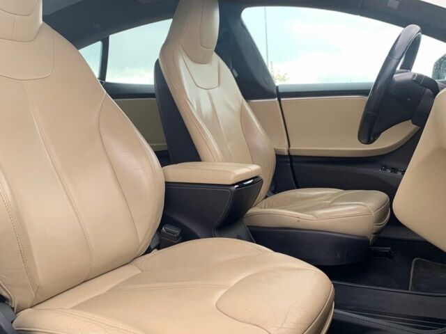 Белый Тесла Модель С, объемом двигателя 0 л и пробегом 184 тыс. км за 15500 $, фото 11 на Automoto.ua