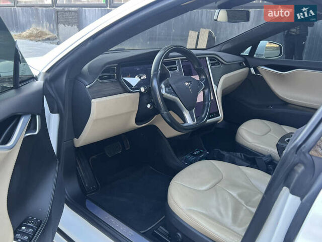 Белый Тесла Модель С, объемом двигателя 0 л и пробегом 290 тыс. км за 16100 $, фото 10 на Automoto.ua