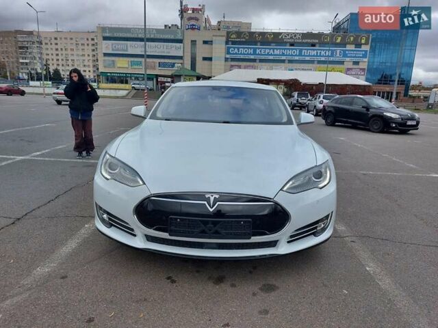Белый Тесла Модель С, объемом двигателя 0 л и пробегом 120 тыс. км за 16100 $, фото 40 на Automoto.ua