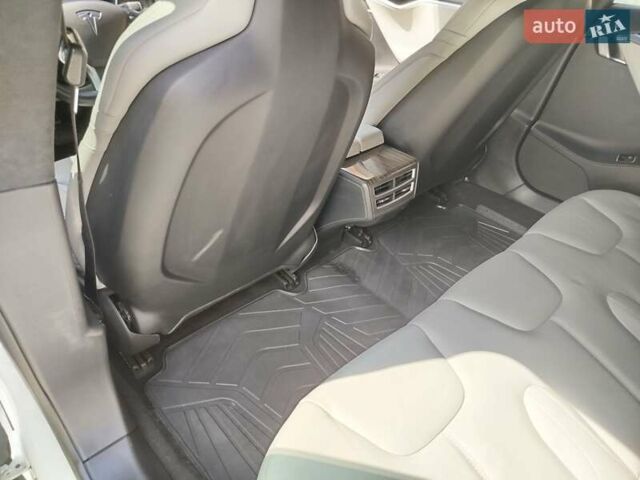Білий Тесла Модель С, об'ємом двигуна 0 л та пробігом 253 тис. км за 15000 $, фото 3 на Automoto.ua