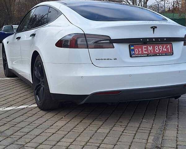 Белый Тесла Модель С, объемом двигателя 0 л и пробегом 240 тыс. км за 15500 $, фото 1 на Automoto.ua