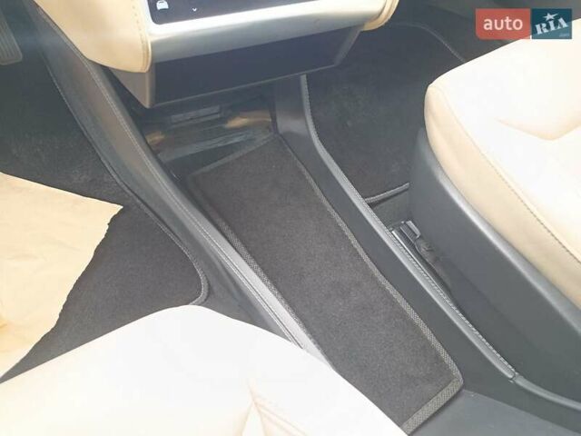 Білий Тесла Модель С, об'ємом двигуна 0 л та пробігом 118 тис. км за 15000 $, фото 52 на Automoto.ua
