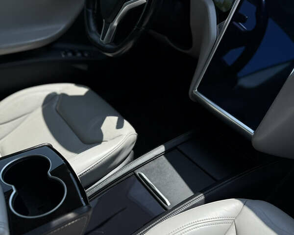 Белый Тесла Модель С, объемом двигателя 0 л и пробегом 156 тыс. км за 20000 $, фото 18 на Automoto.ua