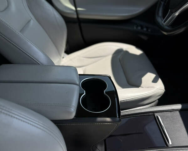 Белый Тесла Модель С, объемом двигателя 0 л и пробегом 156 тыс. км за 20000 $, фото 19 на Automoto.ua