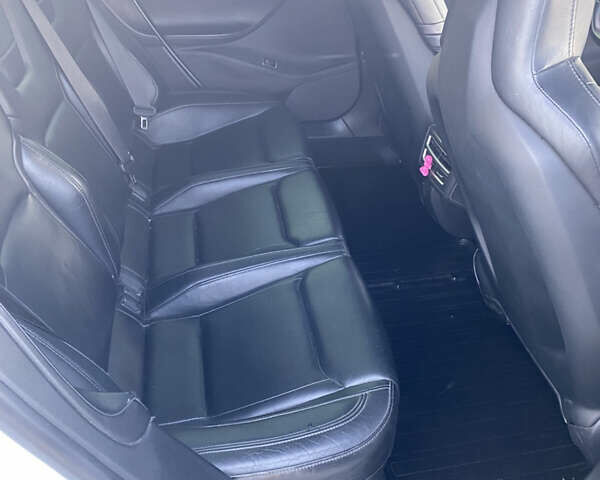 Белый Тесла Модель С, объемом двигателя 0 л и пробегом 225 тыс. км за 15500 $, фото 18 на Automoto.ua