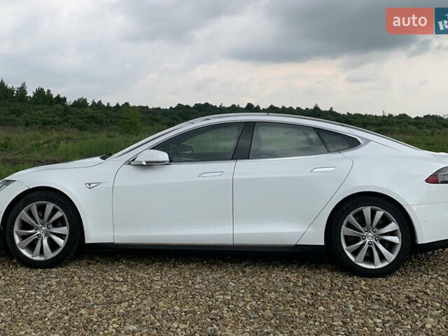 Белый Тесла Модель С, объемом двигателя 0 л и пробегом 184 тыс. км за 16000 $, фото 1 на Automoto.ua