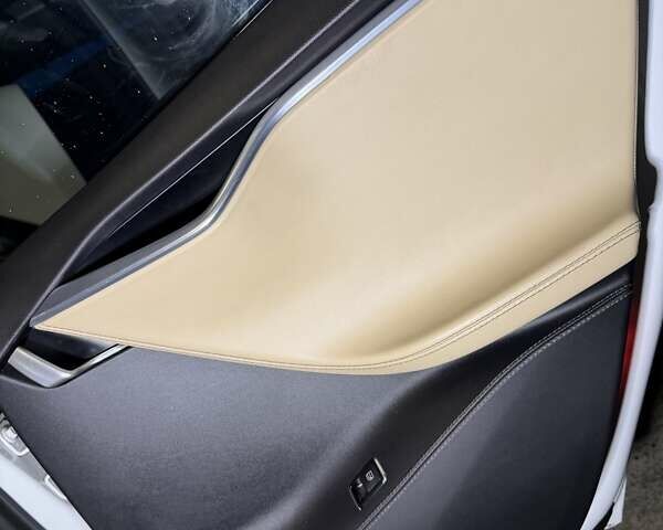 Белый Тесла Модель С, объемом двигателя 0 л и пробегом 220 тыс. км за 17300 $, фото 12 на Automoto.ua