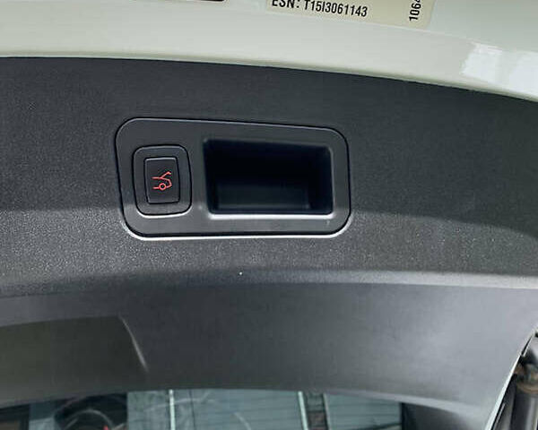 Белый Тесла Модель С, объемом двигателя 0 л и пробегом 156 тыс. км за 12999 $, фото 25 на Automoto.ua