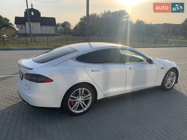 Белый Тесла Модель С, объемом двигателя 0 л и пробегом 106 тыс. км за 17300 $, фото 3 на Automoto.ua