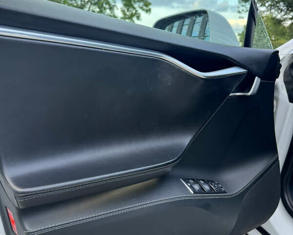 Белый Тесла Модель С, объемом двигателя 0 л и пробегом 108 тыс. км за 16500 $, фото 19 на Automoto.ua