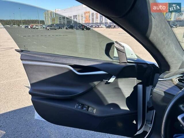Белый Тесла Модель С, объемом двигателя 0 л и пробегом 132 тыс. км за 13500 $, фото 15 на Automoto.ua