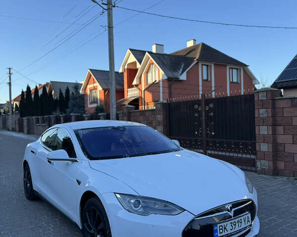 Белый Тесла Модель С, объемом двигателя 0 л и пробегом 108 тыс. км за 14950 $, фото 2 на Automoto.ua