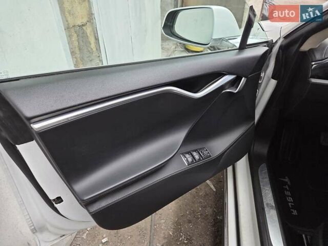 Білий Тесла Модель С, об'ємом двигуна 0 л та пробігом 237 тис. км за 14500 $, фото 2 на Automoto.ua