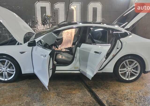 Белый Тесла Модель С, объемом двигателя 0 л и пробегом 238 тыс. км за 12200 $, фото 22 на Automoto.ua