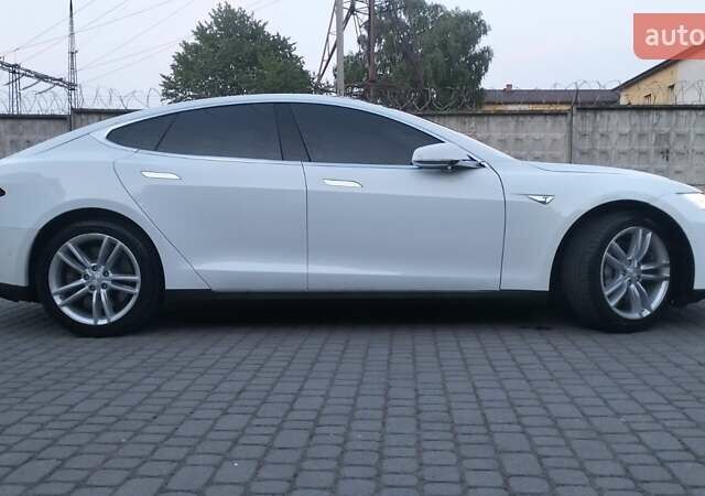 Белый Тесла Модель С, объемом двигателя 0 л и пробегом 238 тыс. км за 12200 $, фото 7 на Automoto.ua