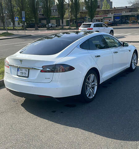 Белый Тесла Модель С, объемом двигателя 0 л и пробегом 101 тыс. км за 16000 $, фото 3 на Automoto.ua