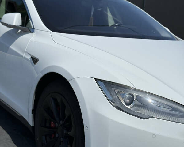 Белый Тесла Модель С, объемом двигателя 0 л и пробегом 156 тыс. км за 20000 $, фото 5 на Automoto.ua