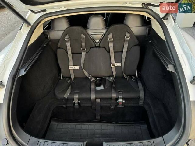 Білий Тесла Модель С, об'ємом двигуна 0 л та пробігом 470 тис. км за 13700 $, фото 26 на Automoto.ua