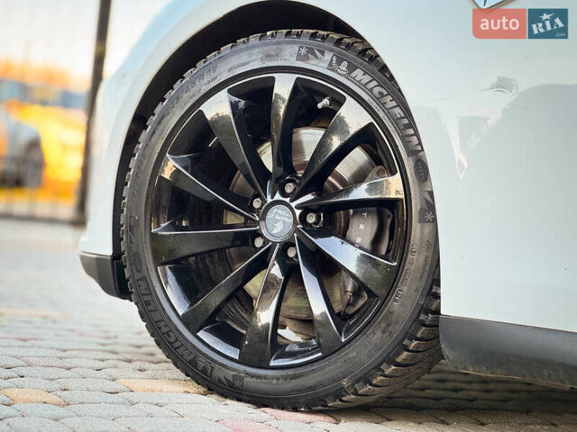 Білий Тесла Модель С, об'ємом двигуна 0 л та пробігом 189 тис. км за 12900 $, фото 20 на Automoto.ua